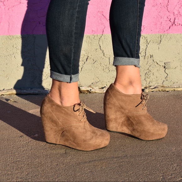 ❌SOLD❌ Tan Suede Tie Up Charlotte Russe Wedges - Picture 4 of 16